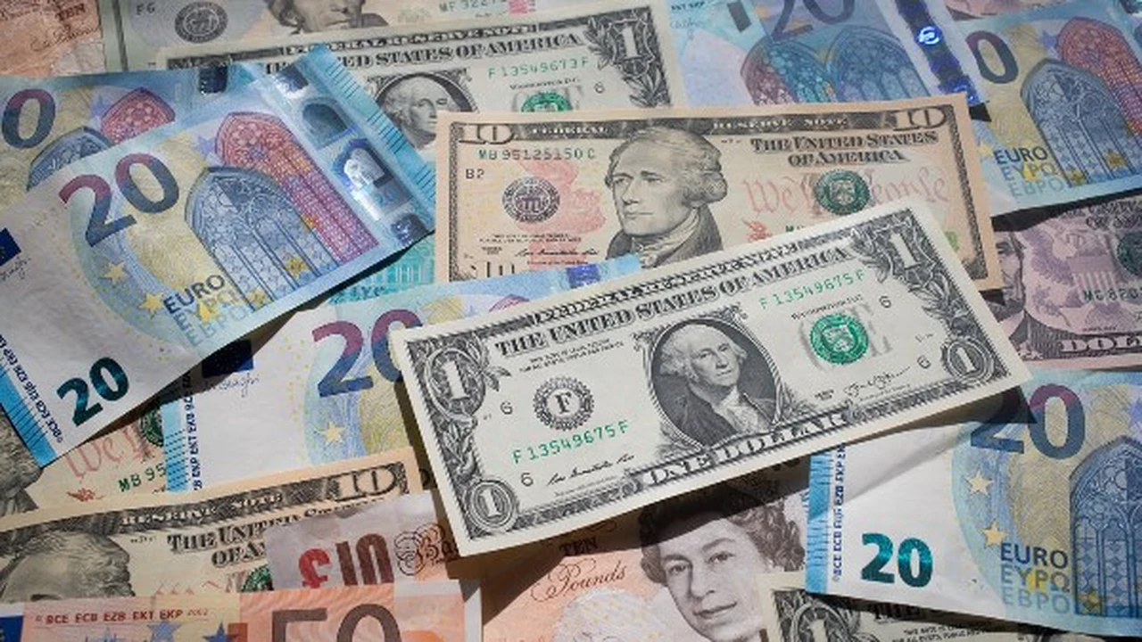 مستجدات أسعار الدولار والعملات الأجنبية في البنوك خلال تعاملات اليوم المتقلبة